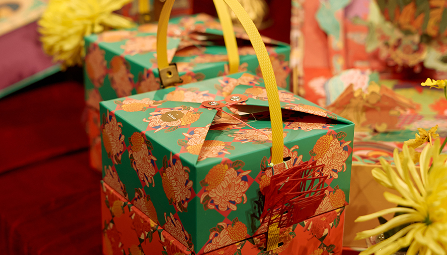 HỘP QUÀ TẶNG SẮC MÀU
